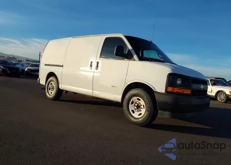 2017 Chevrolet Express 2500 Work Van z USA, uszkodzony, nr VIN 1GCWGAF11H1179652